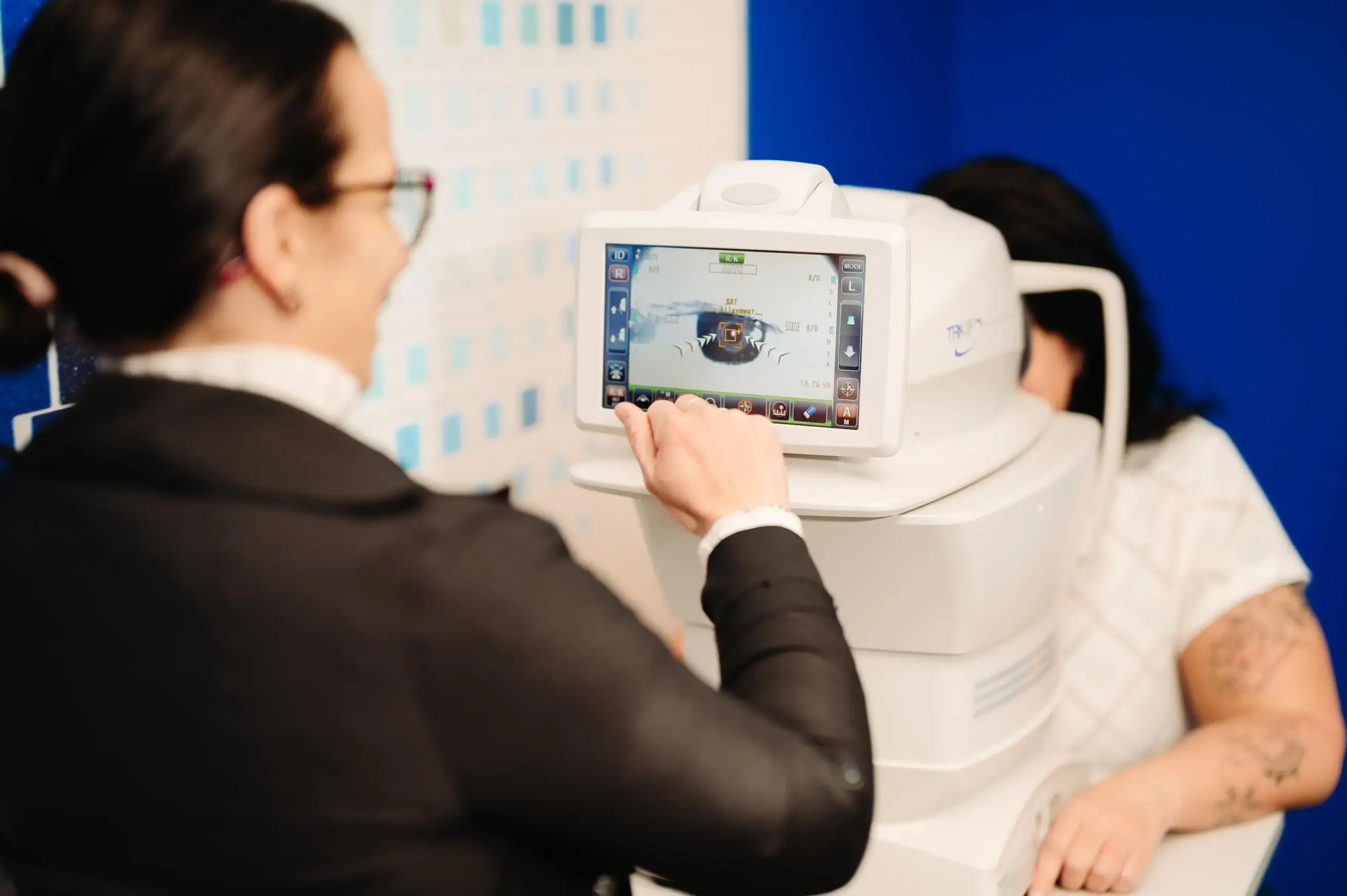 Plusieurs appareils permettent à nos optométristes d'offrir des soins de la vue.